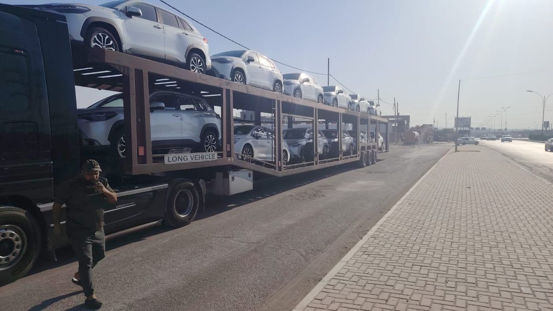 Loaded transporter, roadside